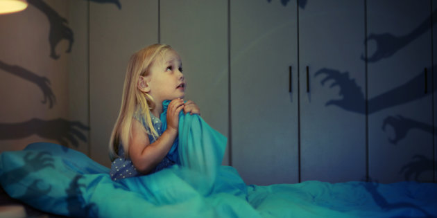 Anak menangis dan mengamuk dalam tidur. Nightmares atau night terror? Apa dan bagaimana?